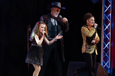 pigeon forge show with youth performers