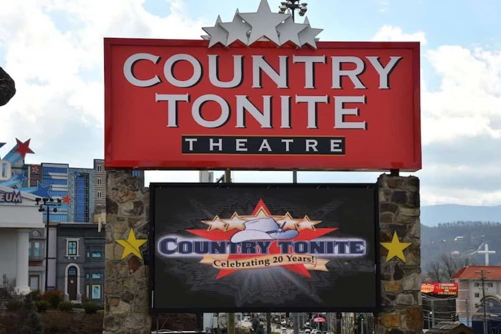 concerts in pigeon forge at country tonite