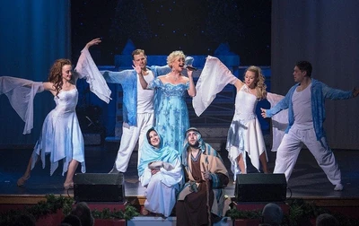 A photo from the Country Tonite Christmas show in Pigeon Forge.