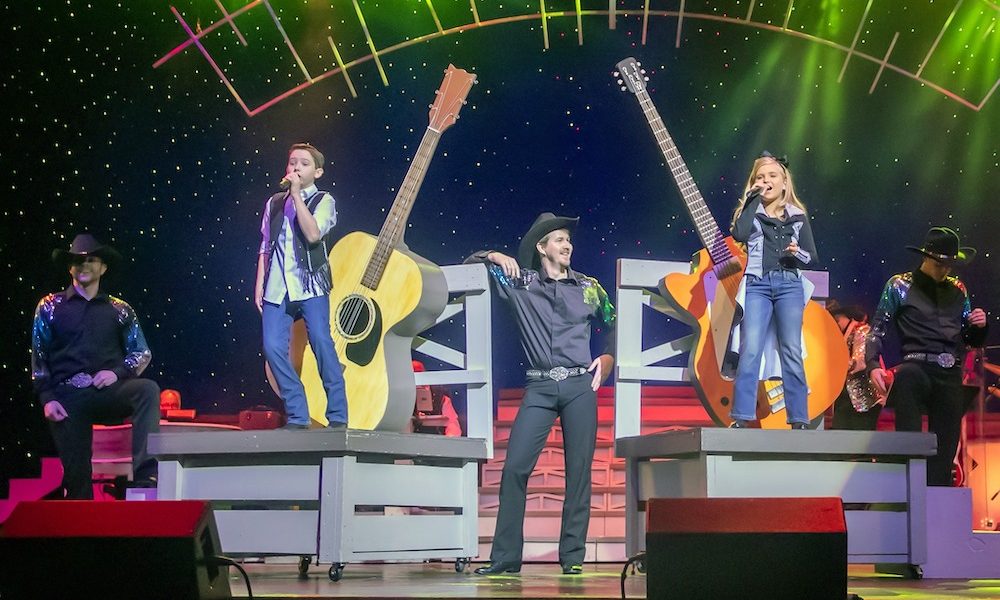 4 Reasons the Country Tonite Show in Pigeon Forge TN is Perfect for Families with Kids