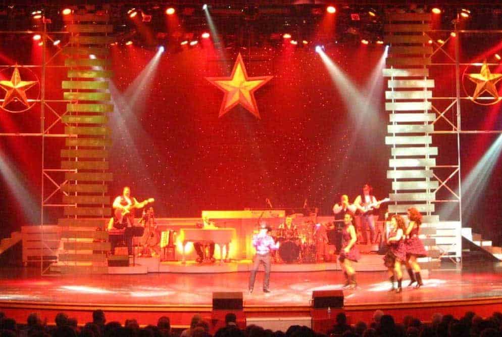 6 Reasons to Celebrate New Years Eve in Pigeon Forge at Country Tonite