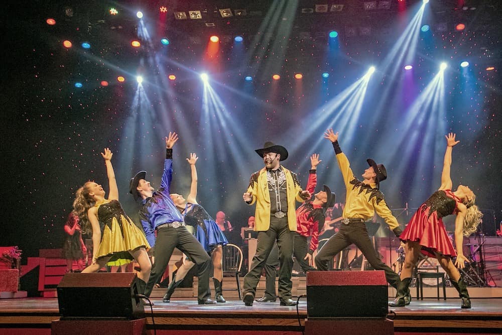 Top 4 Reasons Our Award-Winning Show in Pigeon Forge TN is Perfect for Groups