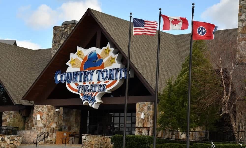 4 Reasons Our Theater in Pigeon Forge TN is the Best Place to See a Celebrity Concert