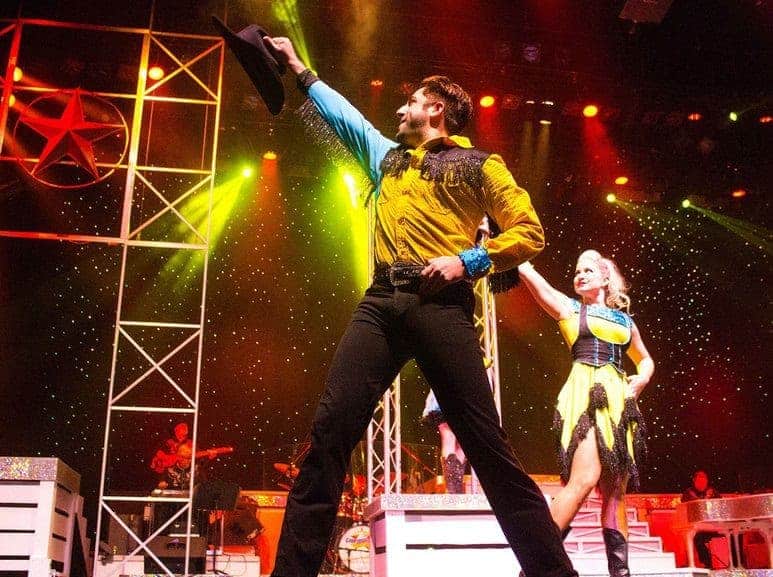 JamieSH country tonite dancers