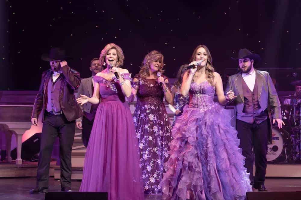 5 Mind-Blowing Vacation Packages for Country Tonite’s Pigeon Forge Music Shows