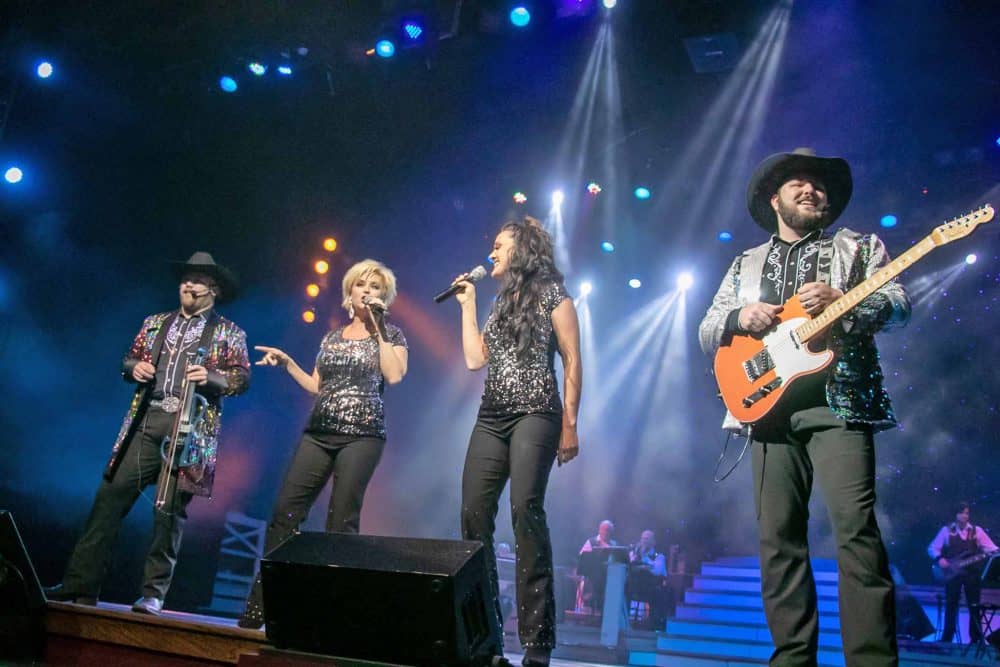 5 Mind-Blowing Vacation Packages for Country Tonite’s Pigeon Forge Music Shows