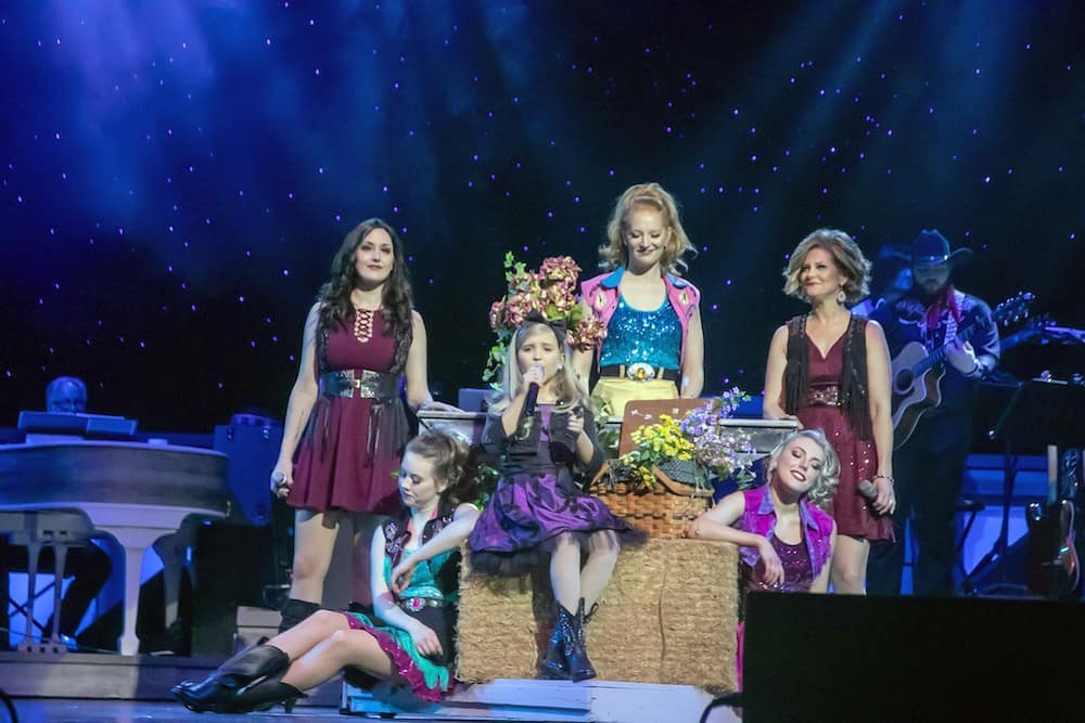 6 Frequently Asked Questions About Country Tonite in Pigeon Forge