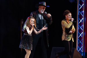 pigeon forge show with youth performers
